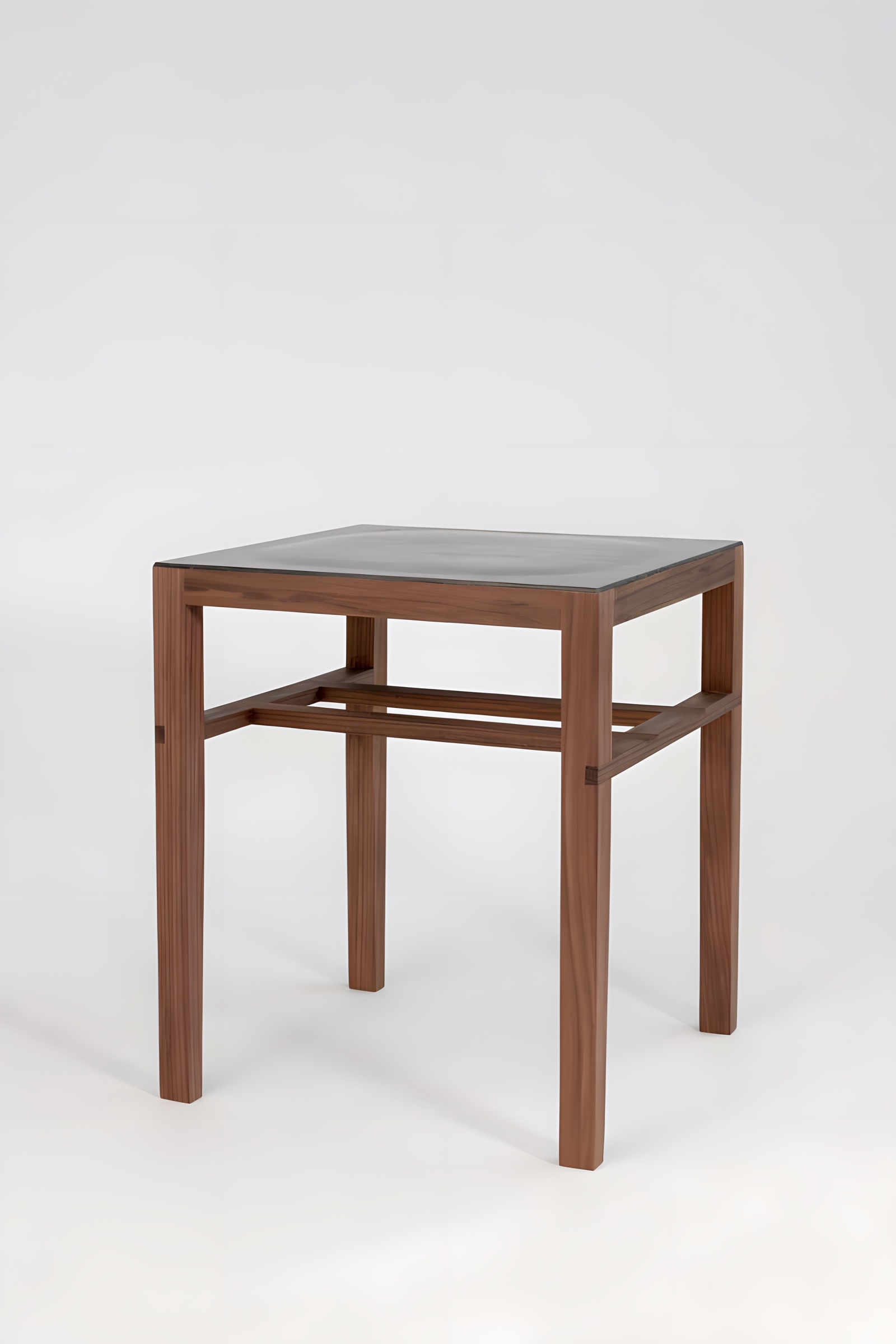 Hocker aus Walnuss mit Lederpolster
