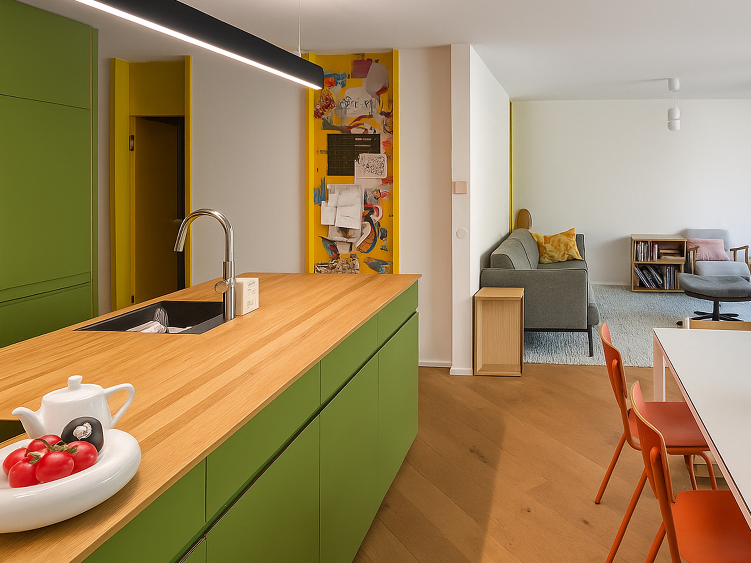 Einbauten Olympiadorf — Küche mit Blick in den Wohnraum